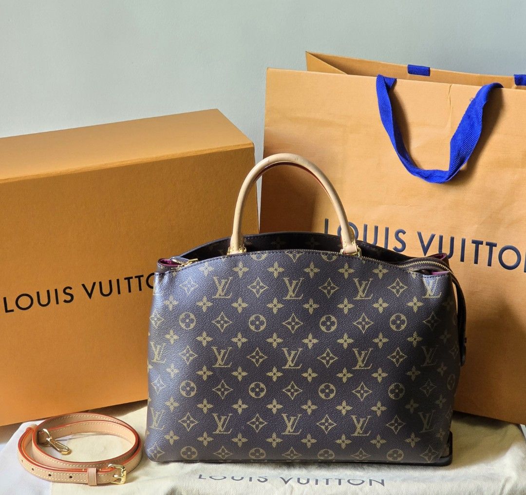 100% Authentic Louis Vuitton Grand Palais (Microchip) (Category: Announcements) located in Cebu City. Submitted by anythingunderthesun0211 (Listing ID 1464571647, Image 1). Description: complete inclusions with entrupy cert.