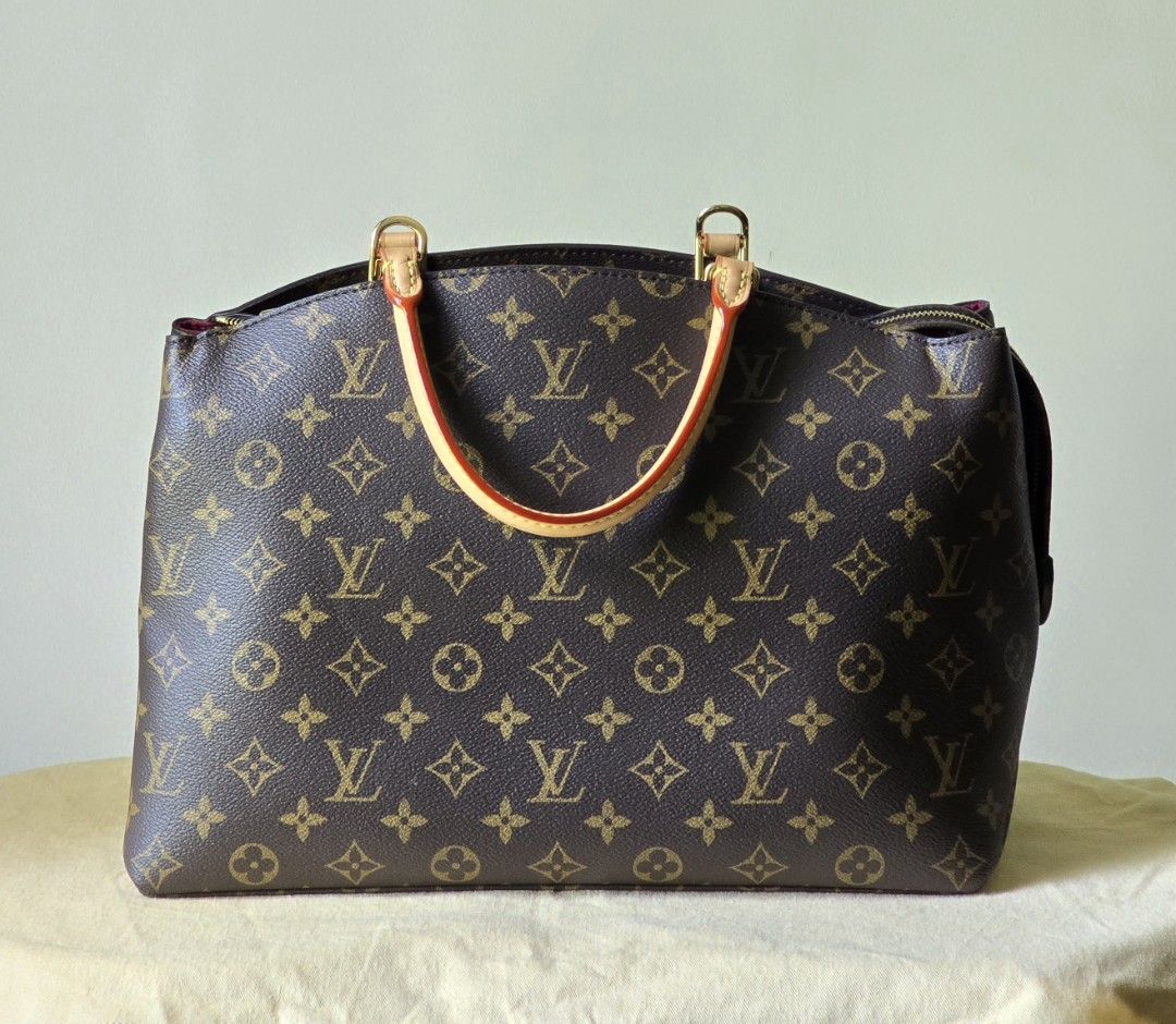 100% Authentic Louis Vuitton Grand Palais (Microchip) (Category: Announcements) located in Cebu City. Submitted by anythingunderthesun0211 (Listing ID 1464571647, Image 2). Description: complete inclusions with entrupy cert.