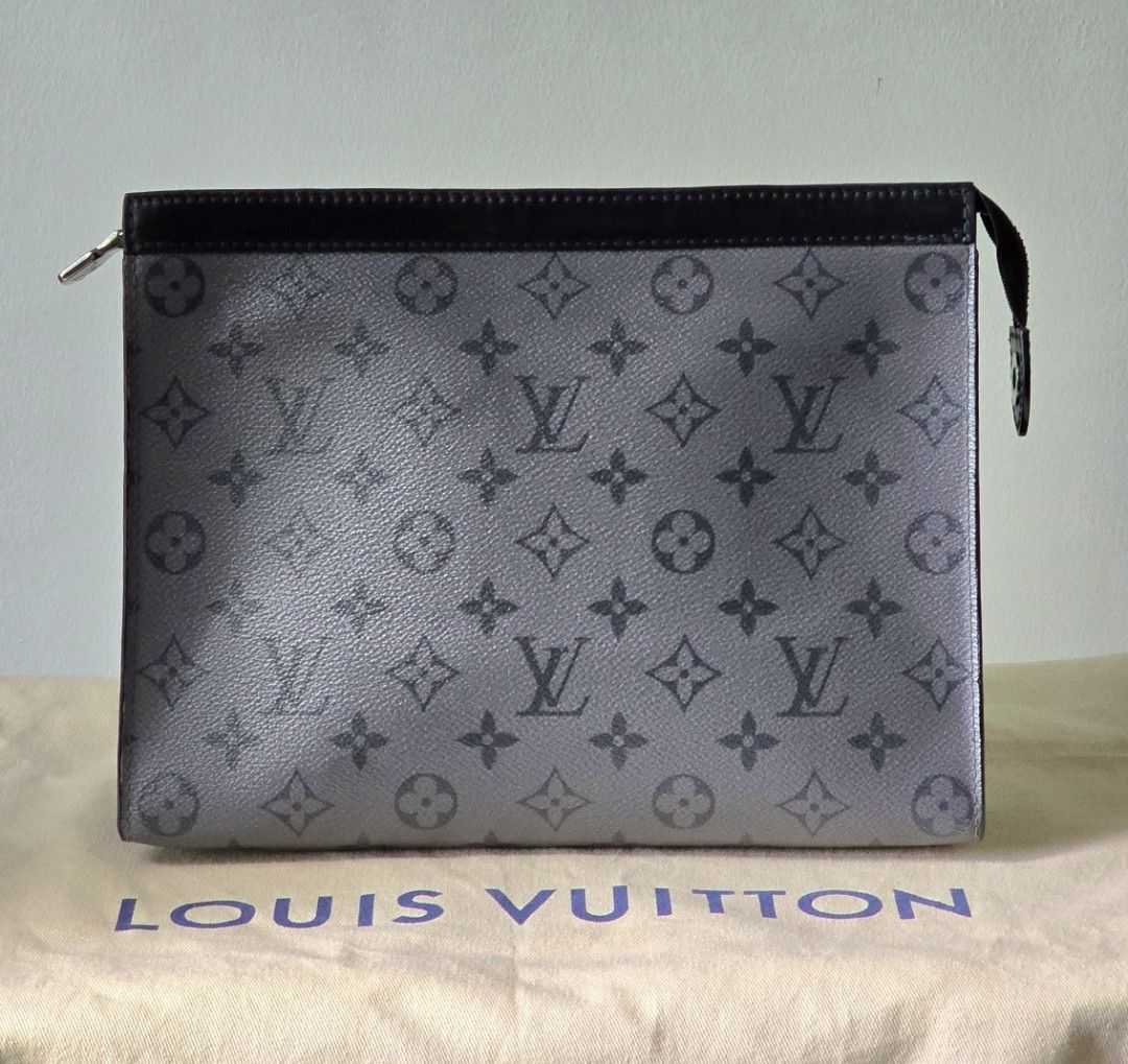 100% Authentic Louis Vuitton Voyage (Microchip) (Category: Luxury Bags & Wallets) located in Cebu City. Submitted by anythingunderthesun0211 (Listing ID 1464571464, Image 2). Description: complete inclusions with ENTRUPY.