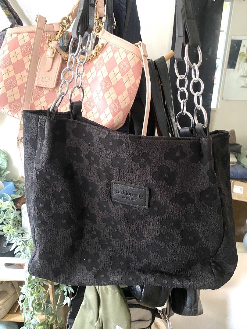 ₱150 Preloved Bags (Category: Shoulder Bags) located in Tarlac. Submitted by elcutesy777 (Listing ID 1464624999, Image 3). Description: .