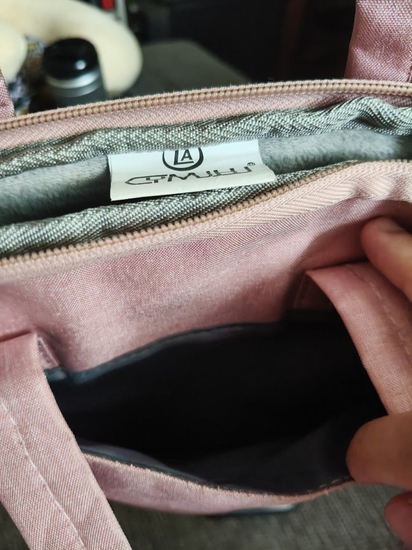 15 in Laptop Bag - Pink (Category: Laptop Bags & Sleeves) located in Quezon City. Submitted by miletdeclutters (Listing ID 1464596087, Image 2). Description: - GM Mill pink laptop bag - Main compartment with soft lining - Front pocket for accessories - Comes with shoulder strap and handles - Ideal for carrying your laptop and essentials -Can fit 15 in laptop -Barely used.