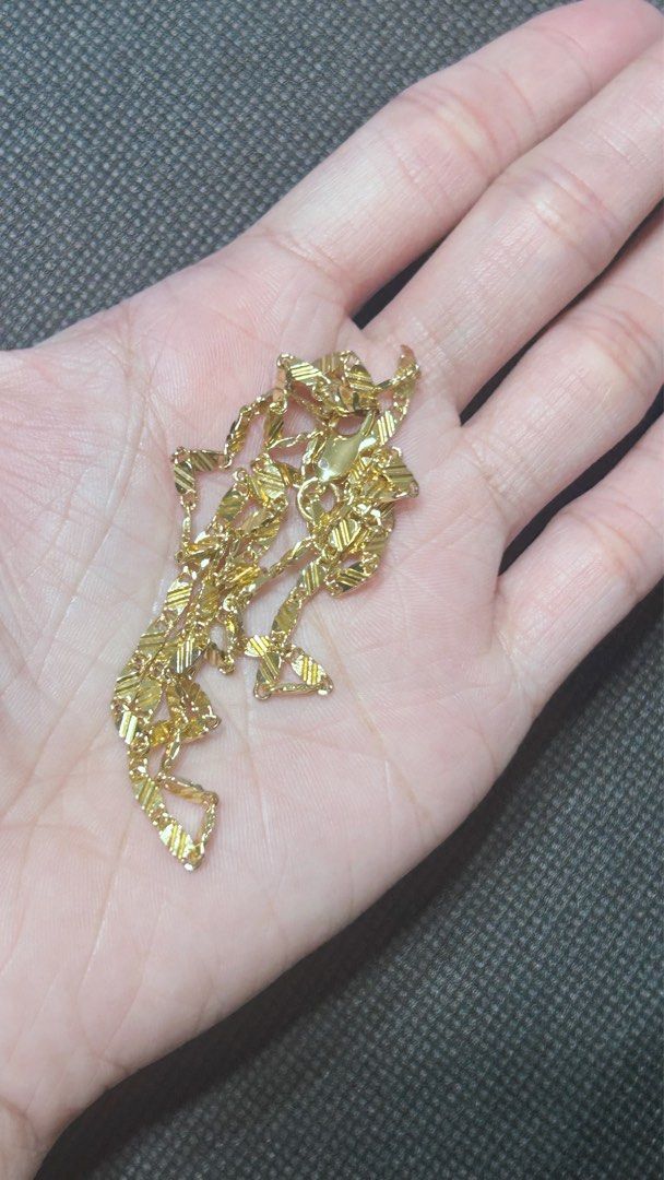 18K Gold Plated Necklace (Category: Necklaces) located in Makati City. Submitted by cestparfaitvintagejewelries (Listing ID 1464686855, Image 1). Description: With test mark but not noticeable when worn .