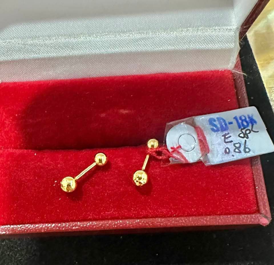 18k Saudi gold de roscas earrings (Category: Earrings) located in Manila. Submitted by bhelgoldseller2ndaccount (Listing ID 1464592447, Image 2). Description: New!!✨New!!✨New!! Authentic 18k Saudi Golds 💯pawnable/naisasanla 💯with high appraisal rate 💯good investment 💯Direct supplier price 👉OPEN for resellers 🌺please take time to evaluate their actual sizes and grams 👉Best panggift for all occasions ✅ Sold per grams not per piece Kya lowest