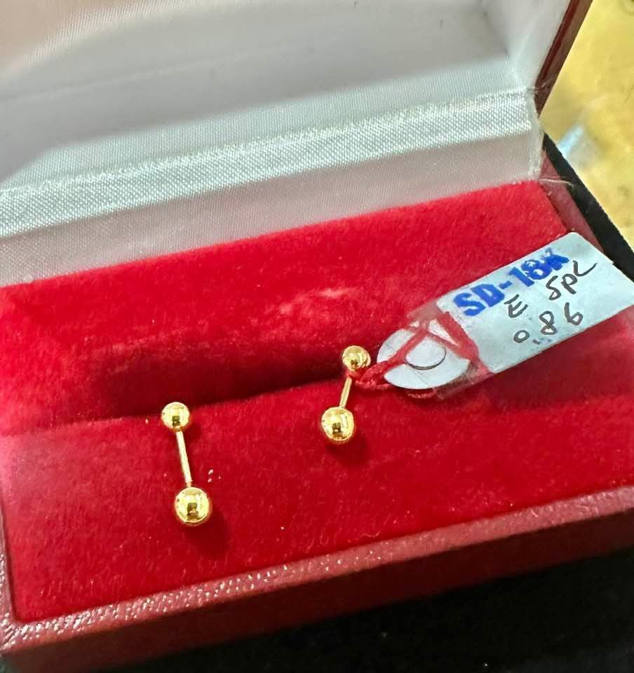 18k Saudi gold de roscas earrings (Category: Earrings) located in Manila. Submitted by bhelgoldseller2ndaccount (Listing ID 1464592447, Image 3). Description: New!!✨New!!✨New!! Authentic 18k Saudi Golds 💯pawnable/naisasanla 💯with high appraisal rate 💯good investment 💯Direct supplier price 👉OPEN for resellers 🌺please take time to evaluate their actual sizes and grams 👉Best panggift for all occasions ✅ Sold per grams not per piece Kya lowest