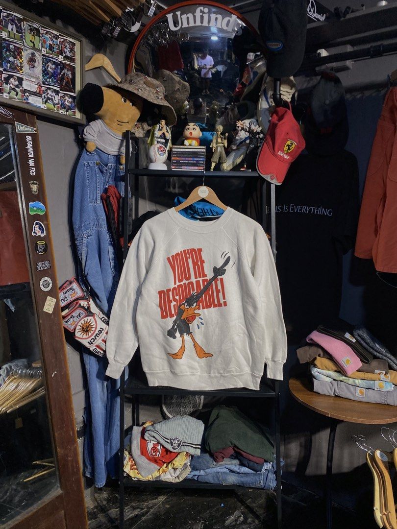 1997 LOONEY TUNES CREWNECK (Category: Coats, Jackets and Outerwear) located in San Pablo. Submitted by genesisllo24149 (Listing ID 1464731275, Image 1). Description: 1997 LOONEY TUNES CREWNECL LENGTH -> 26 WIDTH -> 20 ISSUE -> MINIMAL LINTS | CUTTAG CONDITION -> GOOD DM TO PURCHASE 📥 DISCLAIMER: - Please manage your expectations, posted items are preloved, used & thrifted -Actual color may vary due to lighting -Flaker will be posted.