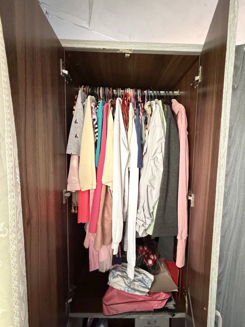 1k Cabinet with Issue (Category: Shelves, Cabinets & Racks) located in Agdangan. Submitted by gonutt.donut (Listing ID 1464635721, Image 3). Description: Inistockan ng damit at stuffed toys. Issue: • may part sa likos na naka angat pero pwede naman gawain or ikabit ulit. • 2 drawers sa left side, hindi na naibabalik dahil nasira yung slide ng drawers. pwede naman tanggalin kung gustong naka open nalang. • dinikitan ko ng gray wallpaper sticker ka