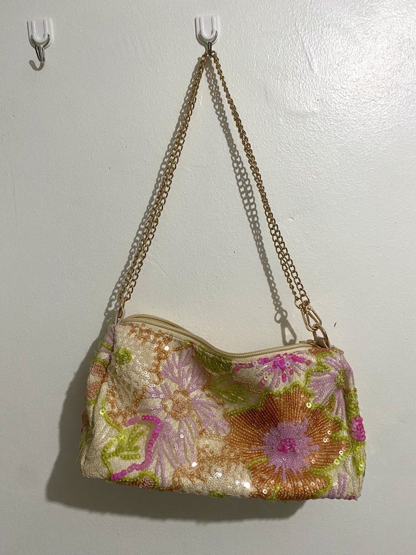 ₱200 Preloved Bags (Category: Shoulder Bags) located in Tarlac. Submitted by elcutesy777 (Listing ID 1464625180, Image 3). Description: .