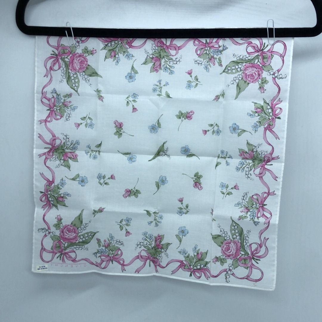 267009264 GIVENCHY HANDKERCHIEF (Category: Handkerchief & Pocket Squares) located in Taguig. Submitted by ecoring.ph (Listing ID 1464594238, Image 2). Description: ◆CONDITION: B+ ◆DESCRIPTIONS: (Other defects/info:) The body of the scarf has minimal stains and shows signs of use. * SIZE: ◆ WIDTH: 13.5inches. (approximately only) ◆ LENGTH: 13.5inches. (approximately only) ◆INCLUSIONS: NONE ⚠︎Please note that all sizes are approximate and may vary 