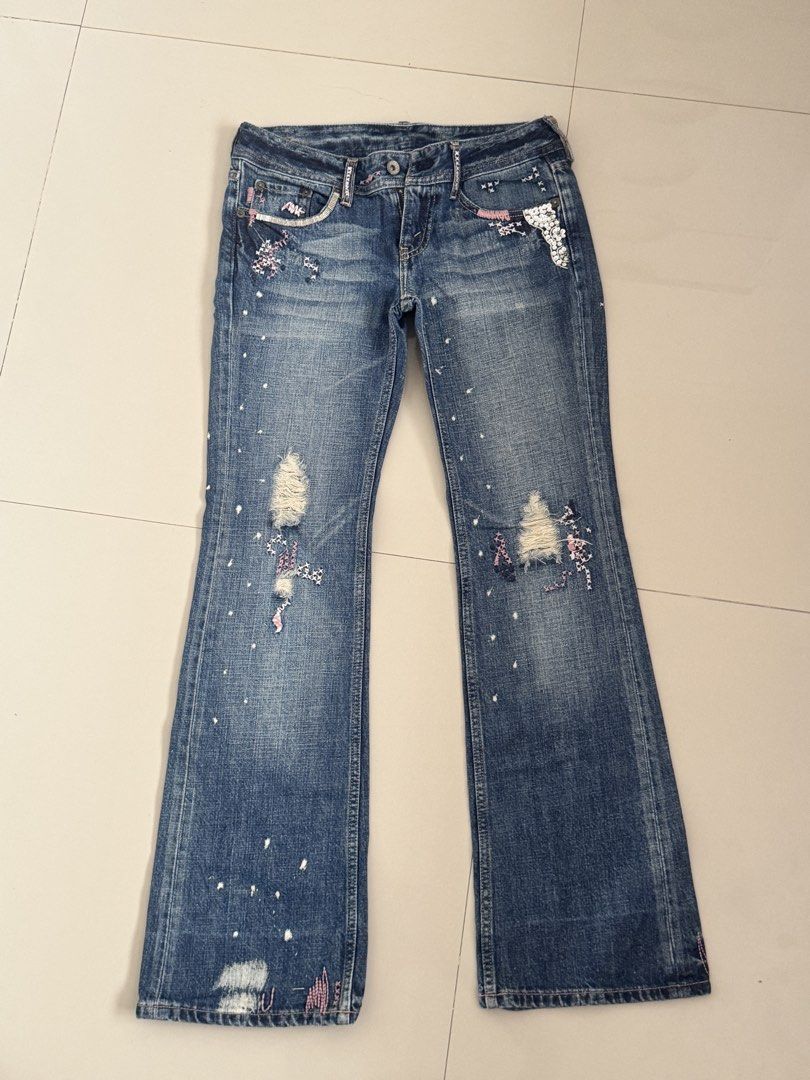 2 flared jeans Levi's and JAG (Category: Jeans) located in Iloilo. Submitted by frellyued (Listing ID 1464584296, Image 1). Description: - Brand: Levi's and JAG - Both are size: 28 - Style: Flared leg / bootcut - Levi's: Ripped, embroidery - Jag, casual fitting look 350 each 600 for both.