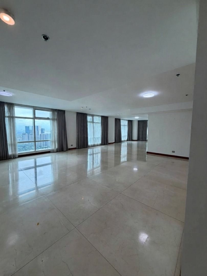 3 Bedroom in Two Roxas Triangle for Rent (Category: Apartments & Condos) located in Taguig. Submitted by elavargast97175 (Listing ID 1464605304, Image 2). Description: 🏠 3 Bedroom in Two Roxas Triangle for Rent (Dasma A unit) 331sqm with 2 parking slots P300,000/mo.