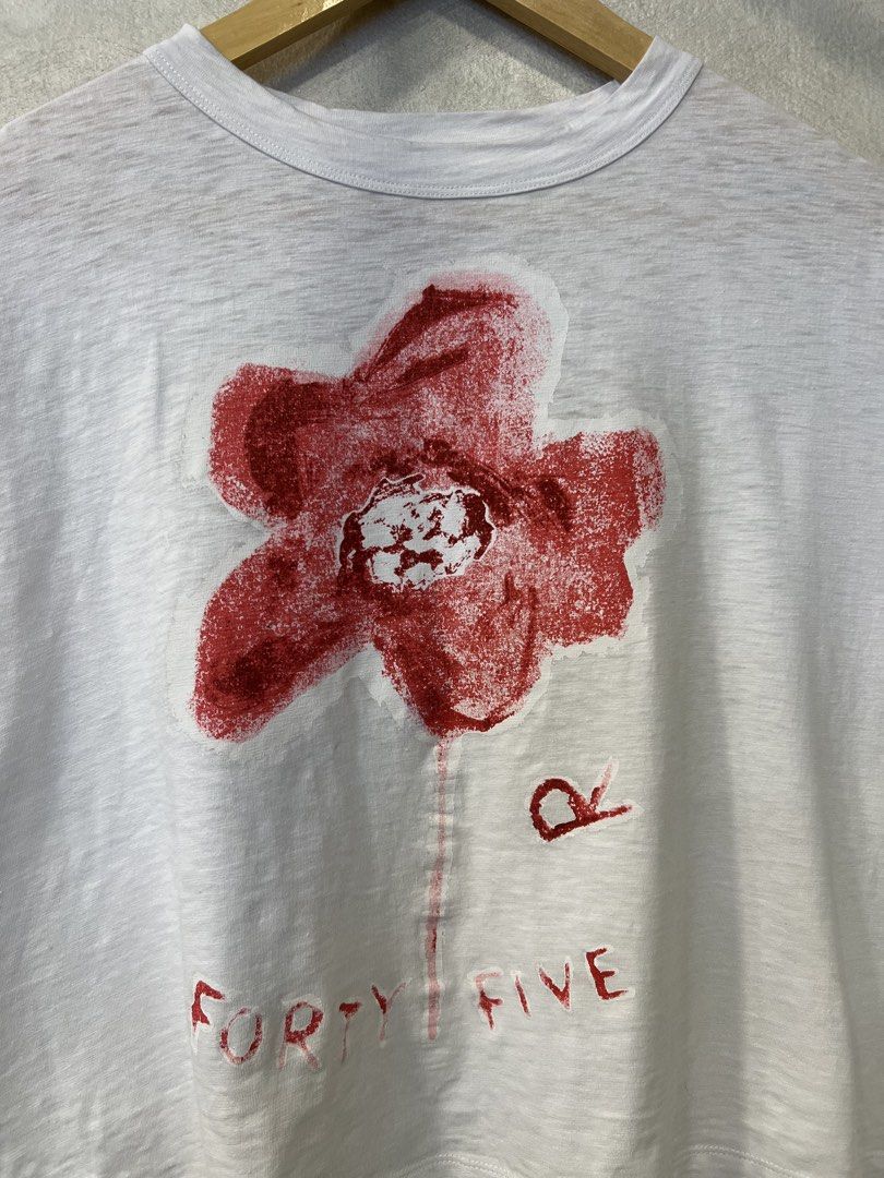 45 rpm box type flower sketch print (Category: Others Tops) located in Manila. Submitted by -handpick- (Listing ID 1464696707, Image 2). Description: Boxy sleeveless top from the Japanese clothing brand 45R (45rpm). The piece showcases their signature hand-drawn style, displaying a prominent red flower sketch alongside the handwritten text “FORTY-FIVE” and the recognizable “R” logo emblem. Size : 0 Dimensions : Length : 22 inches Width : 25 inche