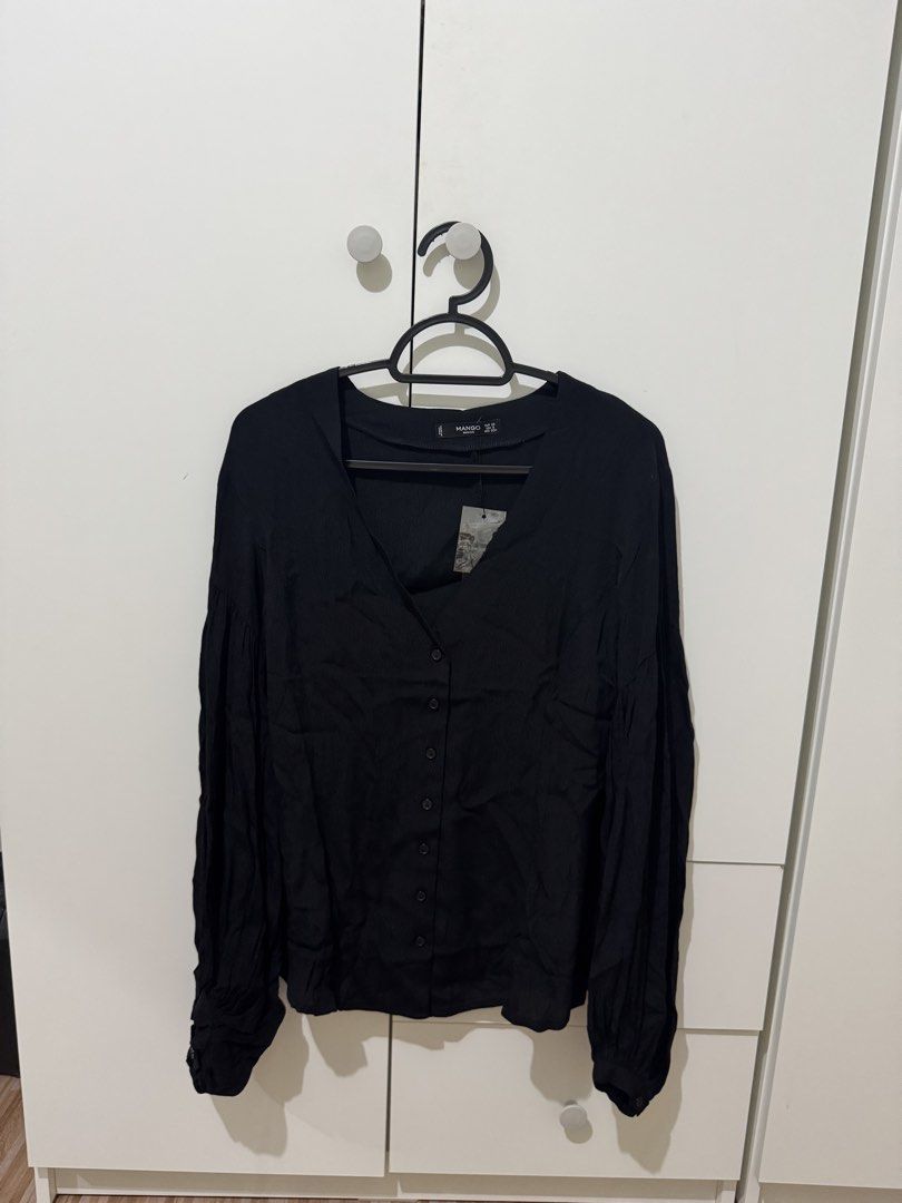 8 Seconds White Textured V-Neck Tie Blouse Size M (Category: Blouses) located in Manila. Submitted by ivorysmile29717 (Listing ID 1464572805, Image 3). Description: - White textured blouse from 8 Seconds - V-neck with adjustable tie detail - Short sleeves - Lightweight and breathable fabric - Perfect for casual outings or dressing up - Size: Medium (M).