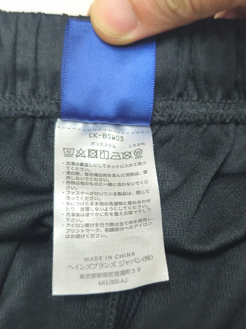 全新 日本 絕版 Champion青少年及兒童短褲（CK-BSW03-310）有排汗工能 160碼 （分類：運動褲）位於 Hong Kong。 由 bigbigbigforest 提交（商品編號 1464755609，圖片 6）。簡介： 全新 日本 絕版 Champion青少年及兒童短褲（CK-BSW03-310）有排汗工能 160碼 尺寸： 160碼 *請注意，成品尺寸可能因面料不同而略有差異。產品。 ■材質： 輕質聚酯網眼 褲 100%滌綸 ■產地：中國 ■功能：吸汗速乾。