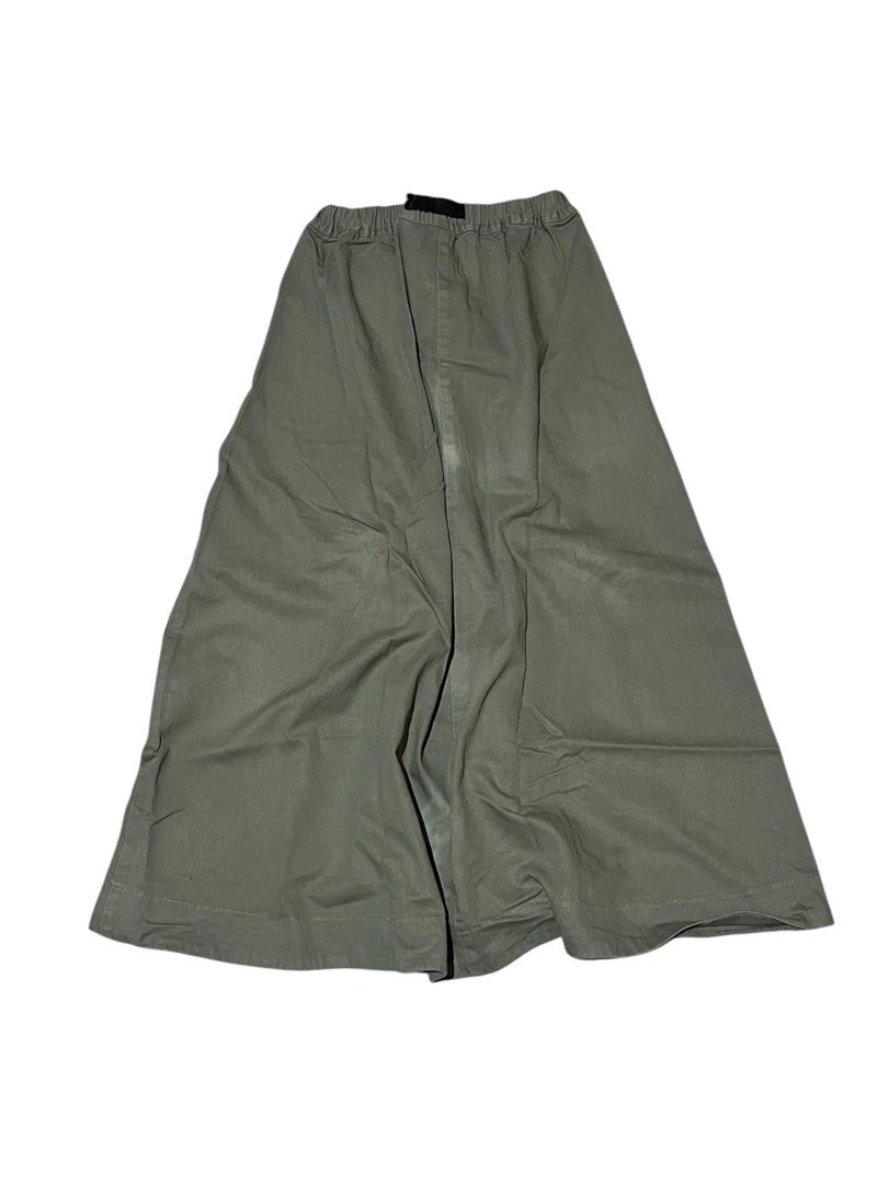 🏷️ Gramicci skirt (Category: Skirts) located in Manila. Submitted by angelamaec (Listing ID 1464571504, Image 2). Description: Excellent condition 12 1/2x32 Add ship.