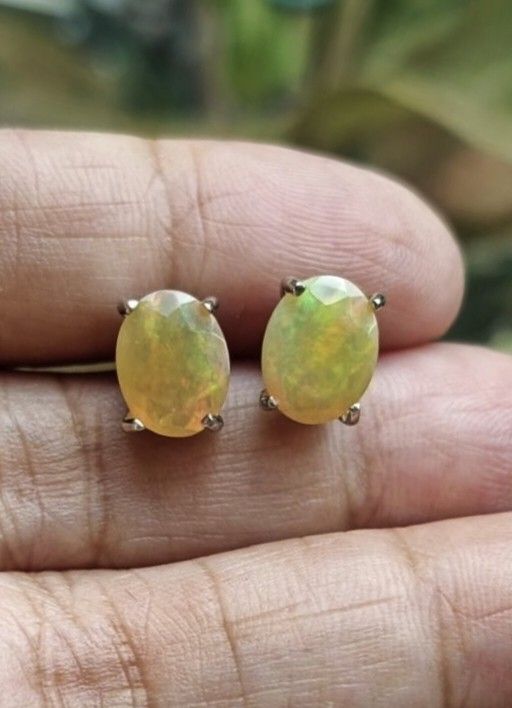 💯 Natural ETHIOPIAN OPAL earrings (Category: Precious Stones) located in Kawit. Submitted by authentic_gemstones_byalton (Listing ID 1464760359, Image 1). Description: AVAILABLE ❗ 💯 Natural ETHIOPIAN OPAL earrings -Stud type -Set in 925 silver (w/ markings) -9.0x7.0 (mm) Opal dimension -Unheated -100% brand new item PRICE: only 4,500 php #opal #gemstones.