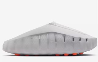 (Category: ) located in . Submitted by hypedxda_sneakers (Listing ID 1464738520, Image 1). Description: .
