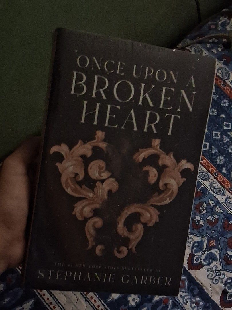 !! SELLING "ONCE UPON A BROKEN HEART" !! (Category: Storybooks) located in Manila. Submitted by hed3raa (Listing ID 1464706127, Image 1). Description: 📚: SELLING "𝙊𝙣𝙘𝙚 𝙐𝙥𝙤𝙣 𝘼 𝘽𝙧𝙤𝙠𝙚𝙣 𝙃𝙚𝙖𝙧𝙩" by 𝙎𝙏𝙀𝙋𝙃𝘼𝙉𝙄𝙀 𝙂𝘼𝙍𝘽𝙀𝙍 for only P590 (can be negotiable!) Hello! I'm selling my brand new book that I brought from National Bookstore during MIBF; originally P675 and I'm selling it for a lower price for P590. My reason for sell
