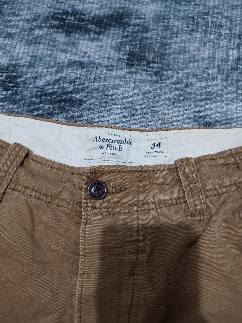 Abercrombie & Fitch Cargo Short (Category: Shorts) located in Cebu City. Submitted by haryvyylyynn (Listing ID 1464751343, Image 2). Description: Abercrombie & Fitch Cargo Waist 34 750+sf.