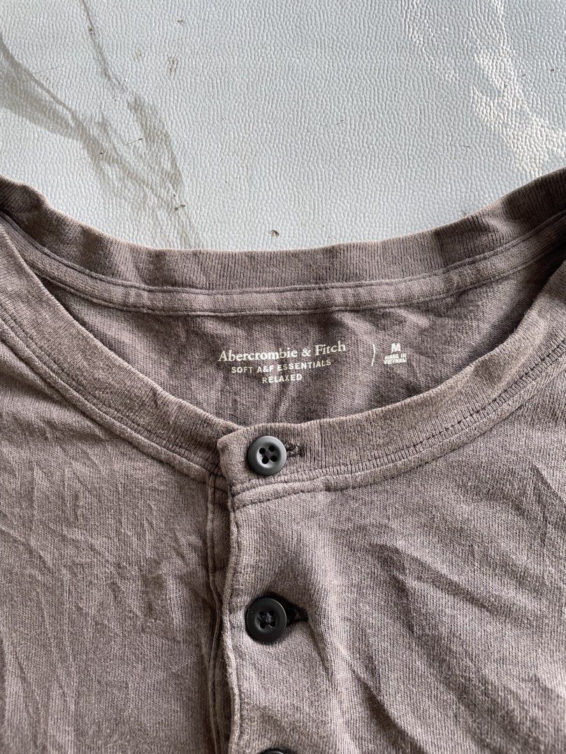 Abercrombie & fitch henley (Category: Tshirts & Polo Shirts ) located in New Bataan. Submitted by rebisa.404 (Listing ID 1464606067, Image 2). Description: Abercrombie & fitch henley M on tag 20.5x28 Need wash No issue .
