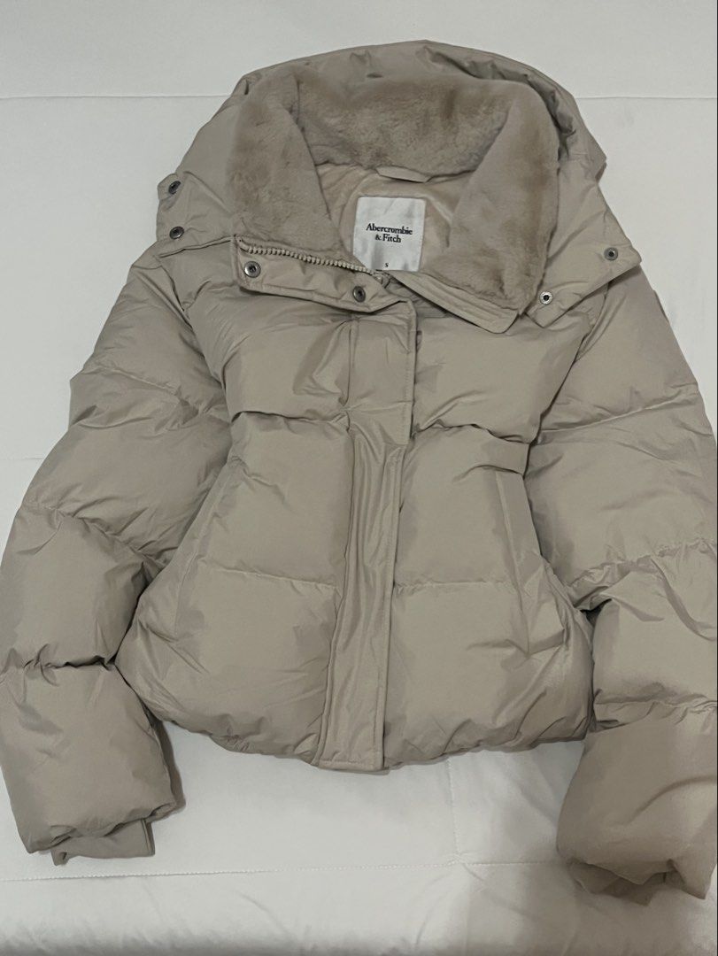 Abercrombie&Fitch Jacket in cream (Category: Coats, Jackets and Outerwear) located in Manila. Submitted by minathrifties (Listing ID 1464685659, Image 1). Description: original abercrombie&fitch vintage💗 size: small in perfect condition.