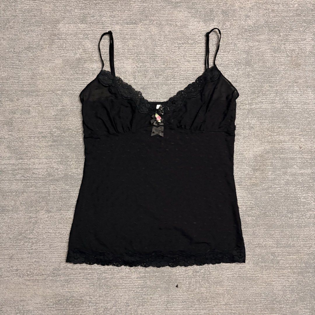 Accessorize Y2K Black Camisole (Category: Sleeveless) located in Batangas. Submitted by bermudaph.2 (Listing ID 1464680384, Image 1). Description: .