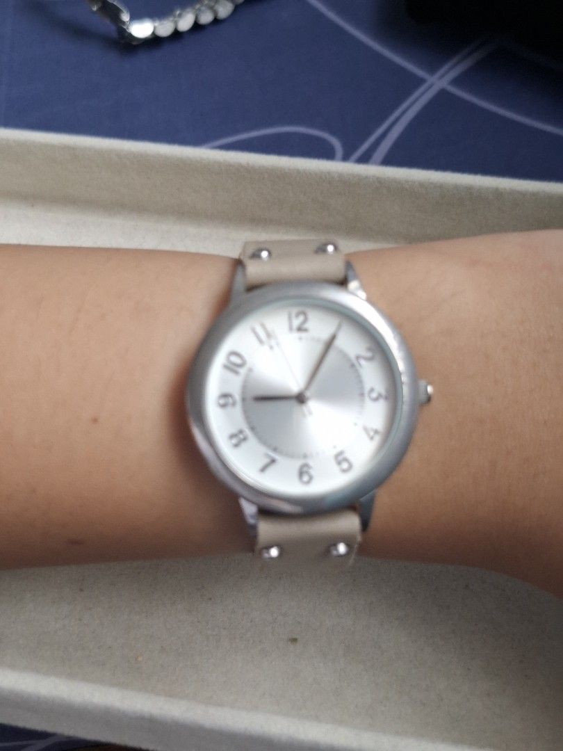 Accutime Watch (Category: Women's Watches) located in Abucay. Submitted by icia_marie18 (Listing ID 1464577129, Image 3). Description: Accutime Watch issue: scratches face, changed straps price nego japan movement.