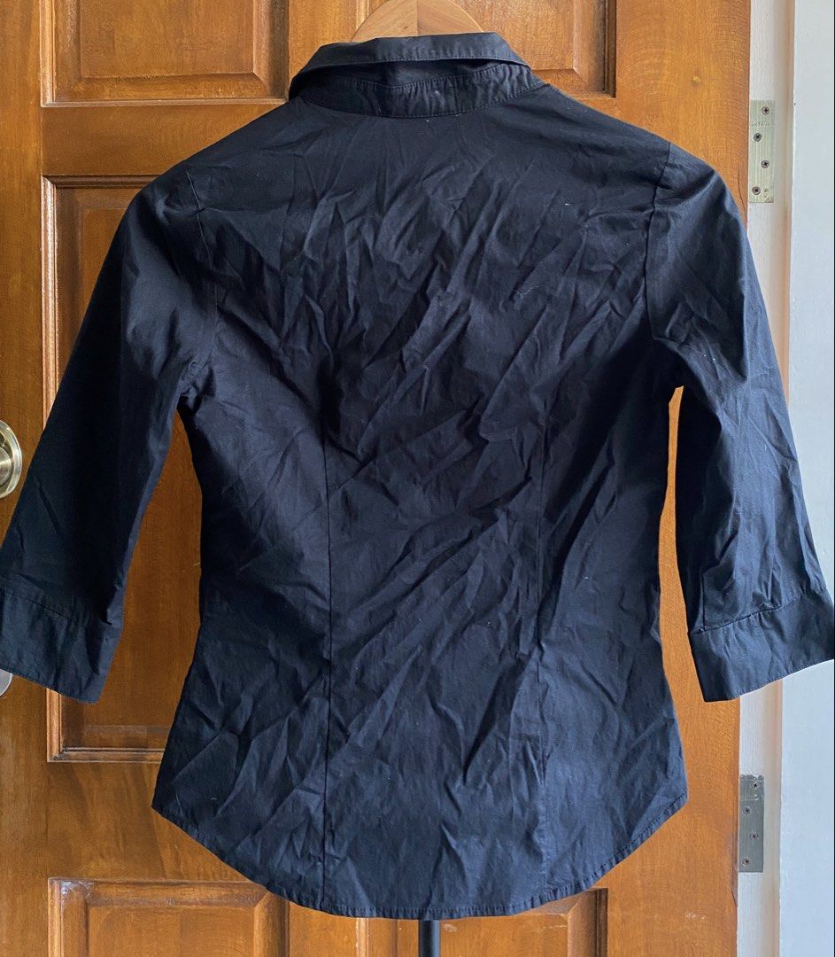ACTIVE USA Black 3/4 Sleeve Collared Shirt Size S (Category: Shirts) located in Legazpi City. Submitted by engr.i (Listing ID 1464585459, Image 2). Description: - Brand: ACTIVE USA - Color: Black - Style: Collared shirt - Sleeves: 3/4 length - Closure: Button-up front - Fit: Fitted at the waist - Origin: Made in China - Size: S.