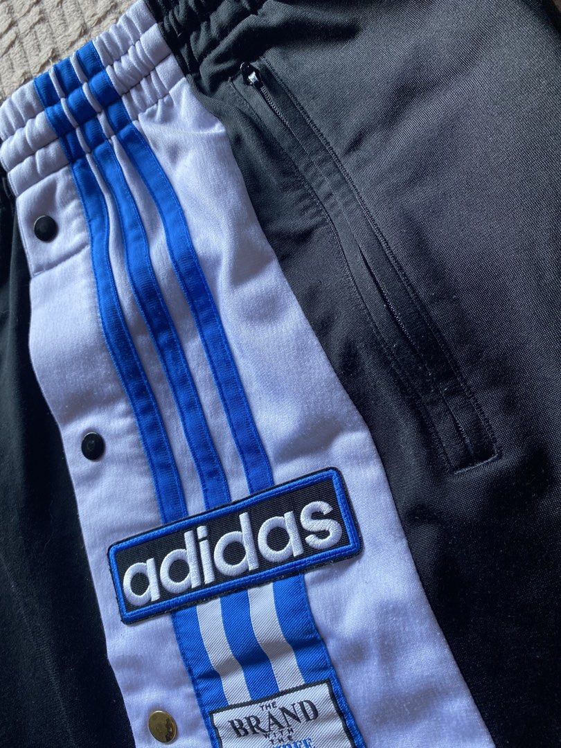 Adidas ADICOLOR ADIBREAK short (Category: Shorts) located in Manila. Submitted by qxb7r4jst956965 (Listing ID 1464632582, Image 3). Description: ✅NEGOTIABLE Length- 19.1inch Width- 18.6inch Leg opening- 11inch Waist- 26-32 Thigh-10inch.