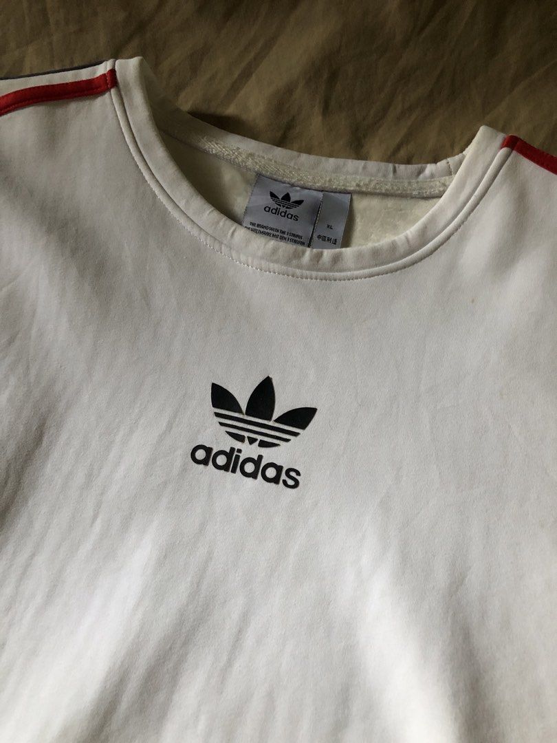 Adidas Big logo back hit sweater (Category: Coats, Jackets and Outerwear) located in Muntinlupa City. Submitted by josh_fitsnfinds (Listing ID 1464644793, Image 2). Description: excellent condition.