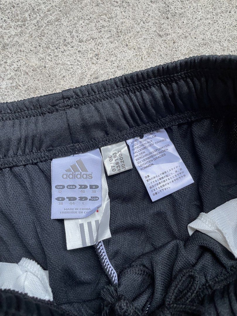 Adidas Black 3/4 Length Athletic Shorts (Category: Activewear) located in Siniloan. Submitted by rethr1ft (Listing ID 1464611437, Image 2). Description: - Black Adidas shorts - 3/4 length - Elastic waistband with drawstring - Side pockets - Pink trim along the hem - Ideal for sports or casual wear - Made in China.