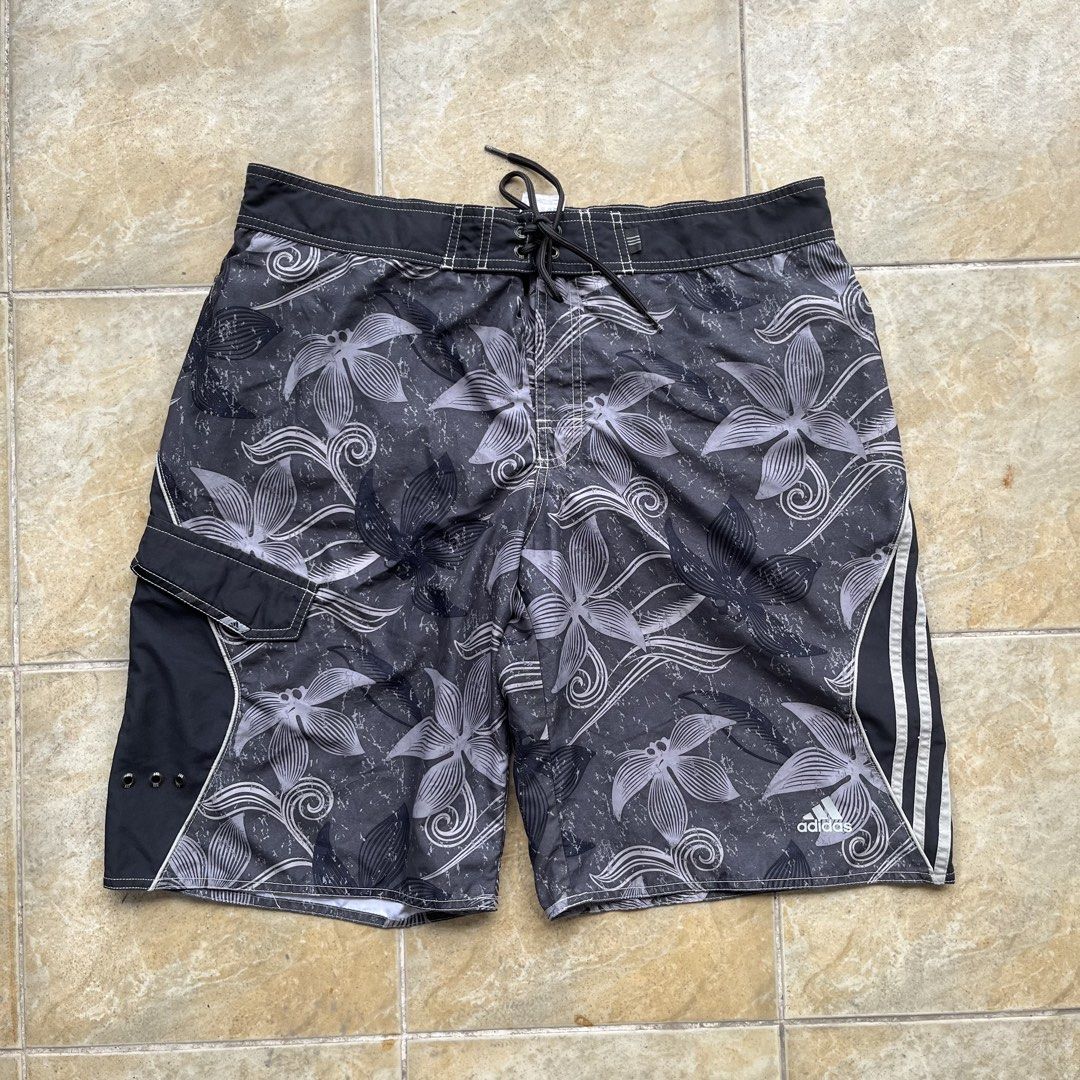 Adidas Boardshort (Category: Shorts) located in Quezon City. Submitted by chikinita (Listing ID 1464610493, Image 1). Description: -no issue W 36 L 23 H 13.