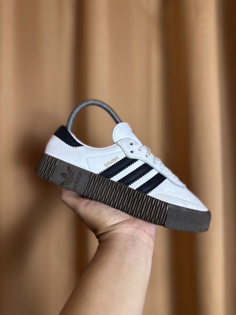 ADIDAS SAMBA ROSE (Category: Sneakers) located in Don Carlos. Submitted by rabearcelj59593 (Listing ID 1464733929, Image 1). Description: .