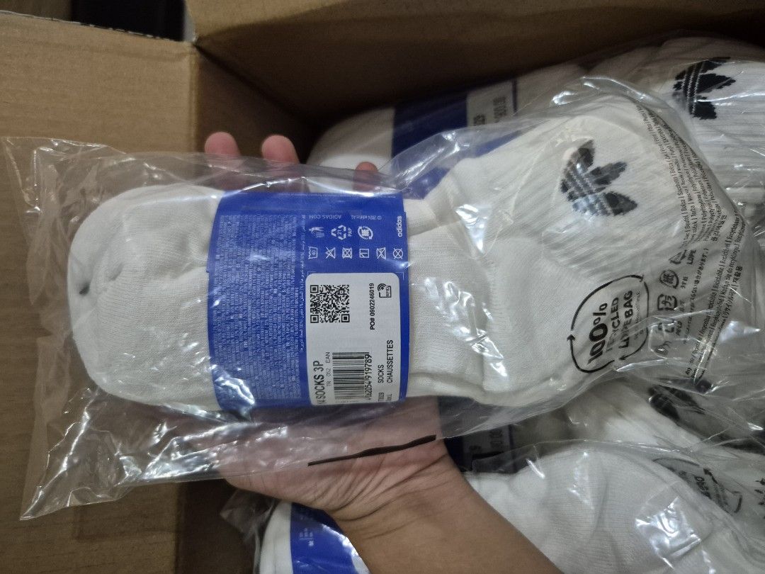 Adidas White Socks FT8529 3 Pairs (Category: Socks) located in Manila. Submitted by jayveecatu14021 (Listing ID 1464632921, Image 3). Description: - Pack of 3 Adidas white ankle socks - Model: FT8529 - Features classic Adidas trefoil logo - Made with 100% recycled bag material - Ideal for everyday wear - Comfortable and stylish.