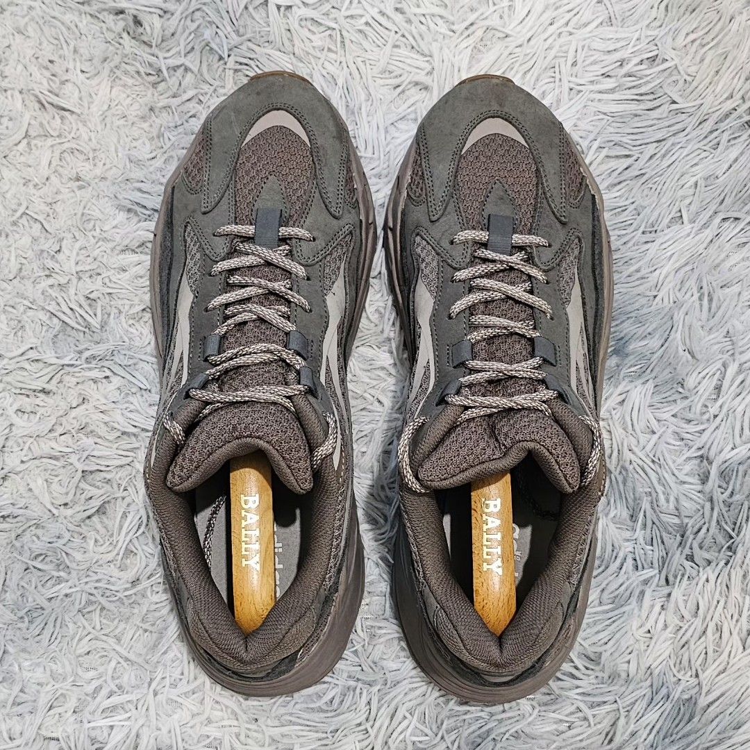 Adidas Yeezy Boost 700 V2 'Mauve' (Category: Sneakers) located in Manila. Submitted by shio_gray (Listing ID 1464645604, Image 3). Description: sz US 12.5 UK 12.