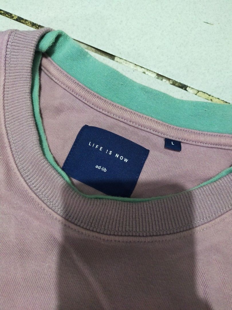 Ad-lib Crew Neck Tee (Category: Tshirts & Polo Shirts ) located in Manila. Submitted by patinacollectives2.0 (Listing ID 1464748064, Image 2). Description: Adllib Pocket Tee Size L 24x26 Boxy fit Perfect for casual wear Japanese inspired fits 350+SF Marikina location Shipping via Lalamove or J&T.