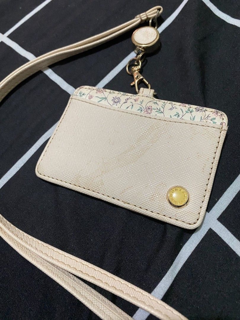 Afternoon Tea Living Floral Pass Case (Category: Looking For) located in Binan City. Submitted by katespanie (Listing ID 1464601765, Image 3). Description: In good used condition, may konting minimal signs of usage lang at light hairline scratches sa clear plastic window pero hindi naman halata kapag may ID na sa loob. All working pa rin pati yung hilaan ng reel. Napaka-aesthetic gamitin! 📍 Location: LAGUNA 🚚 Lalamove delivery available. 💸 Shi