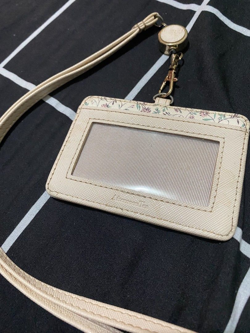 Afternoon Tea Living Floral Pass Case (Category: Looking For) located in Binan City. Submitted by katespanie (Listing ID 1464601765, Image 1). Description: In good used condition, may konting minimal signs of usage lang at light hairline scratches sa clear plastic window pero hindi naman halata kapag may ID na sa loob. All working pa rin pati yung hilaan ng reel. Napaka-aesthetic gamitin! 📍 Location: LAGUNA 🚚 Lalamove delivery available. 💸 Shi