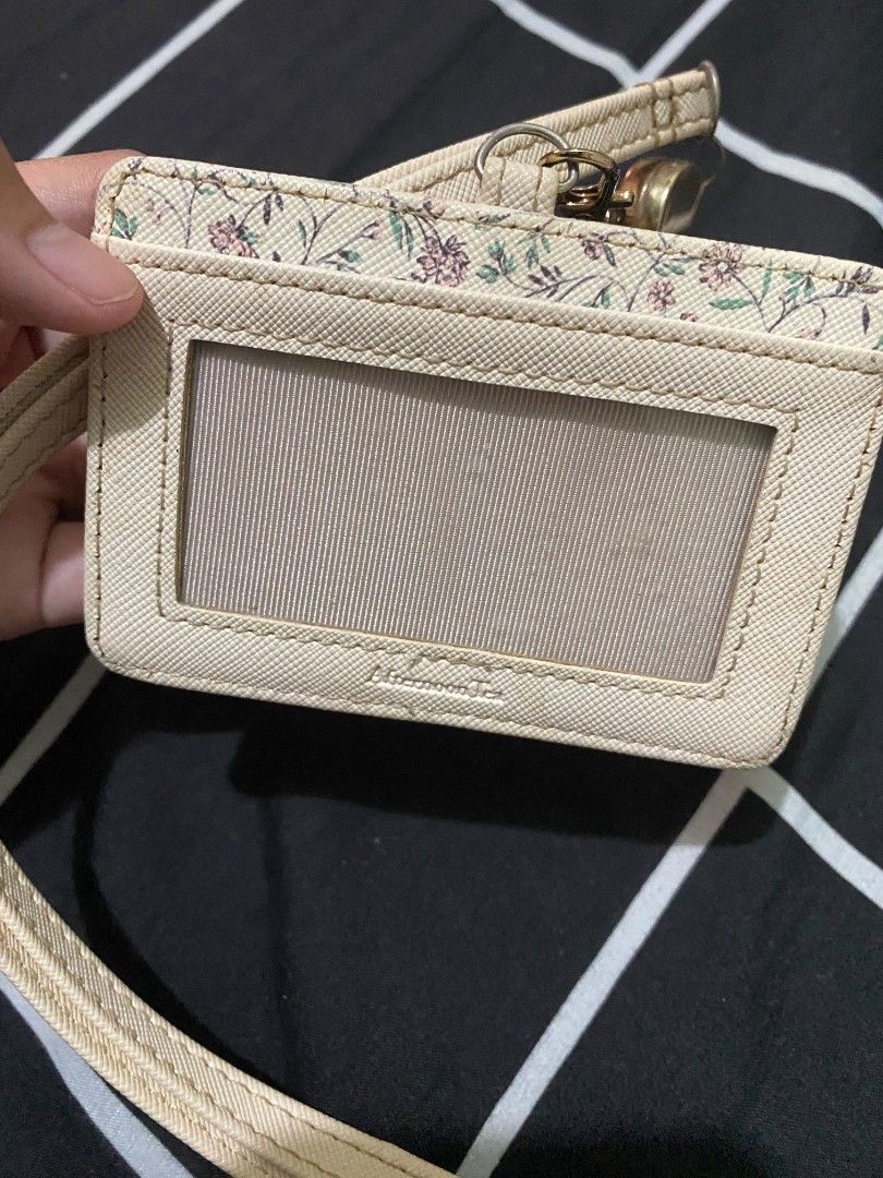 Afternoon Tea Living Floral Pass Case (Category: Looking For) located in Binan City. Submitted by katespanie (Listing ID 1464601765, Image 2). Description: In good used condition, may konting minimal signs of usage lang at light hairline scratches sa clear plastic window pero hindi naman halata kapag may ID na sa loob. All working pa rin pati yung hilaan ng reel. Napaka-aesthetic gamitin! 📍 Location: LAGUNA 🚚 Lalamove delivery available. 💸 Shi