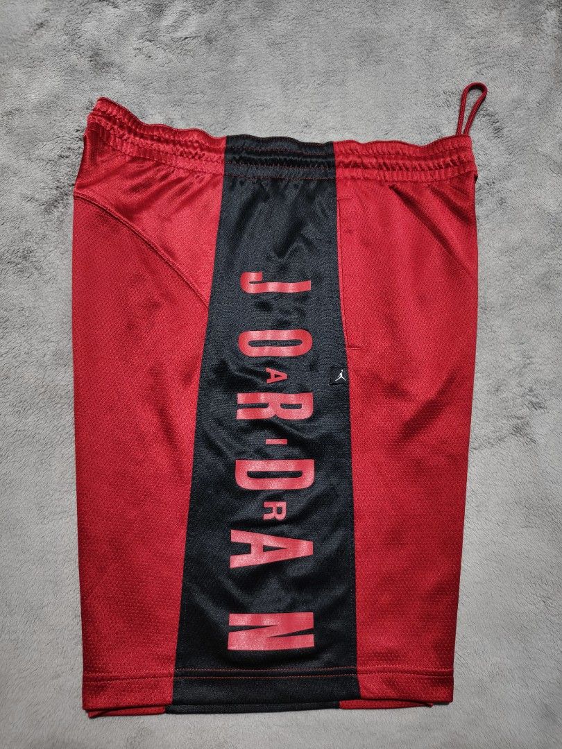 AIR JORDAN (Category: Shorts) located in Butuan. Submitted by miltonpulido (Listing ID 1464746944, Image 2). Description: size 32 strechable with lace 19length 12 hem no issue sign of usage only excellent condition.