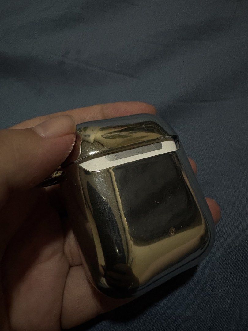 Airpods (Category: Earphones) located in Cagayan de Oro. Submitted by suta.__.ph (Listing ID 1464755381, Image 3). Description: issue: no pop-up .