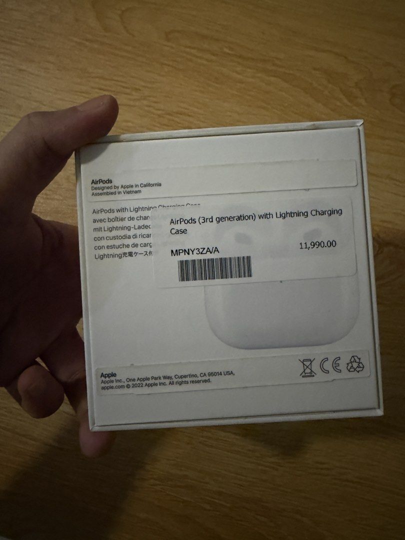Airpods 3rd Generation (Category: Earphones) located in Taguig. Submitted by mcamille (Listing ID 1464606239, Image 2). Description: .