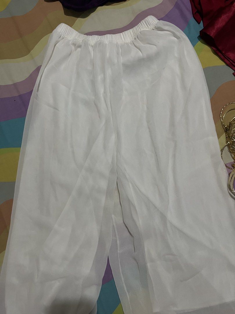 Aladdin inspired halloween costume (Category: Sets or Coordinates) located in Mandaue City. Submitted by zinniaxclaire (Listing ID 1464659696, Image 3). Description: Sold as set Used once Pm me for when worn picture Top - size M Bottom - freesize up to XL.