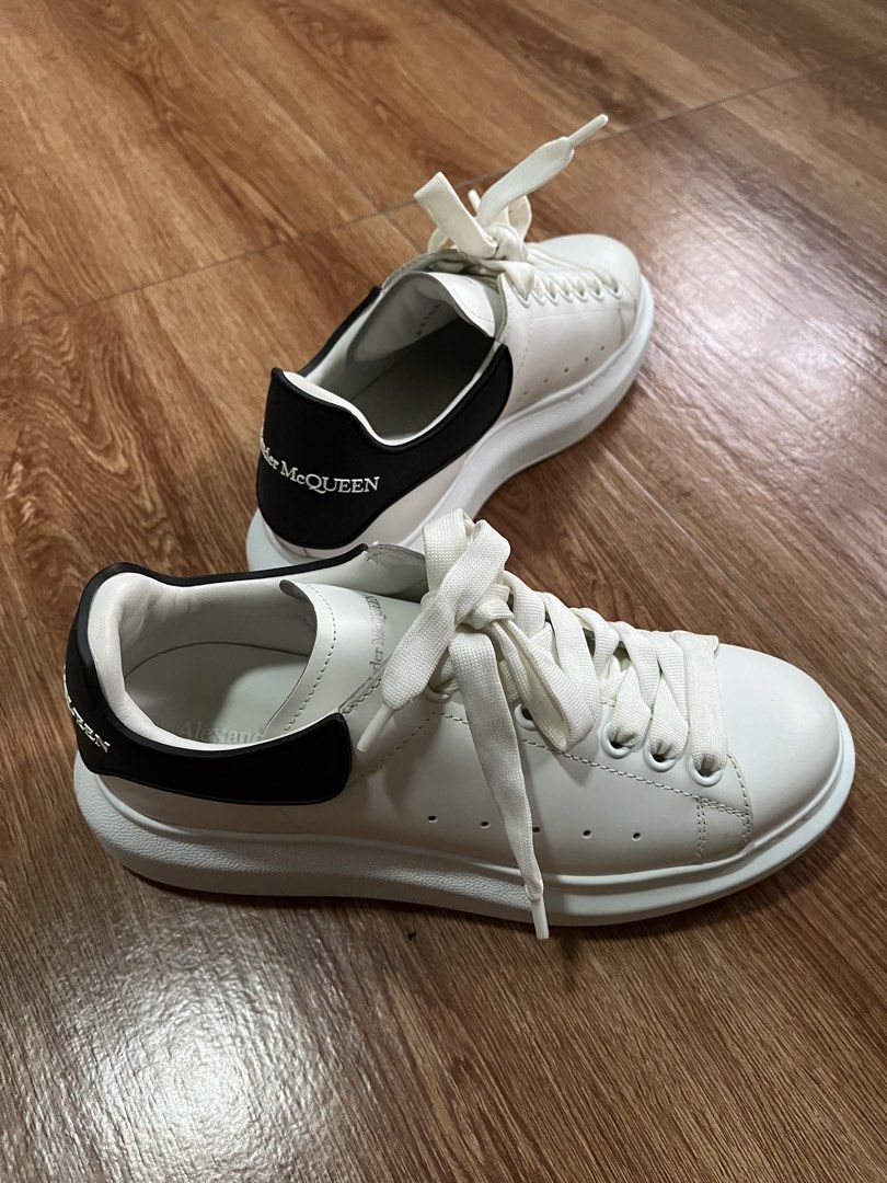 Alexander McQueen Oversized White / Black Velour (Category: Sneakers) located in Mabalacat. Submitted by fourthoct (Listing ID 1464598230, Image 1). Description: ⭐️ US Men’s 7, a US Women’s 8.5, a UK 6-6.5, and an EU 39-40 ⭐️ lightly used, no box ⭐️ dm for LP 📍 pampanga 🧾 GCASH 🚚 J&T.