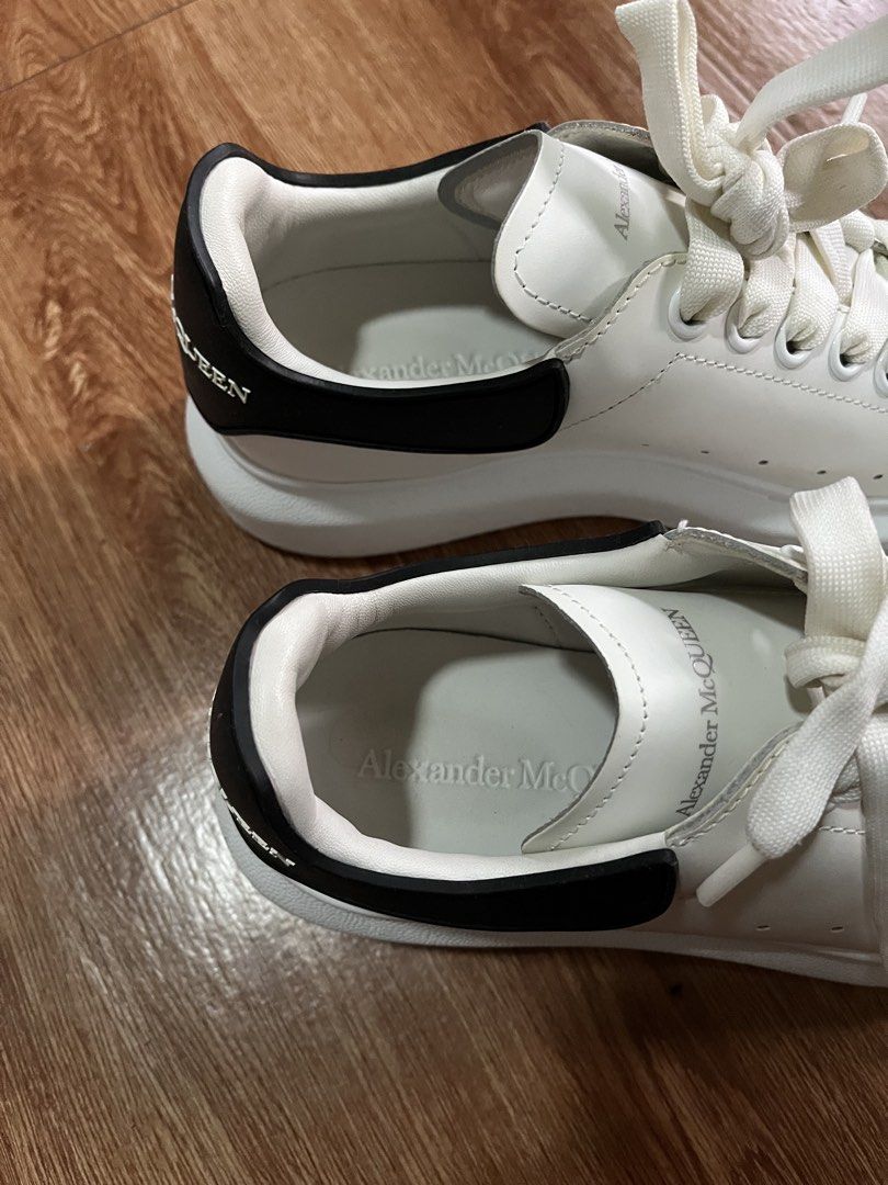 Alexander McQueen Oversized White / Black Velour (Category: Sneakers) located in Mabalacat. Submitted by fourthoct (Listing ID 1464598230, Image 2). Description: ⭐️ US Men’s 7, a US Women’s 8.5, a UK 6-6.5, and an EU 39-40 ⭐️ lightly used, no box ⭐️ dm for LP 📍 pampanga 🧾 GCASH 🚚 J&T.
