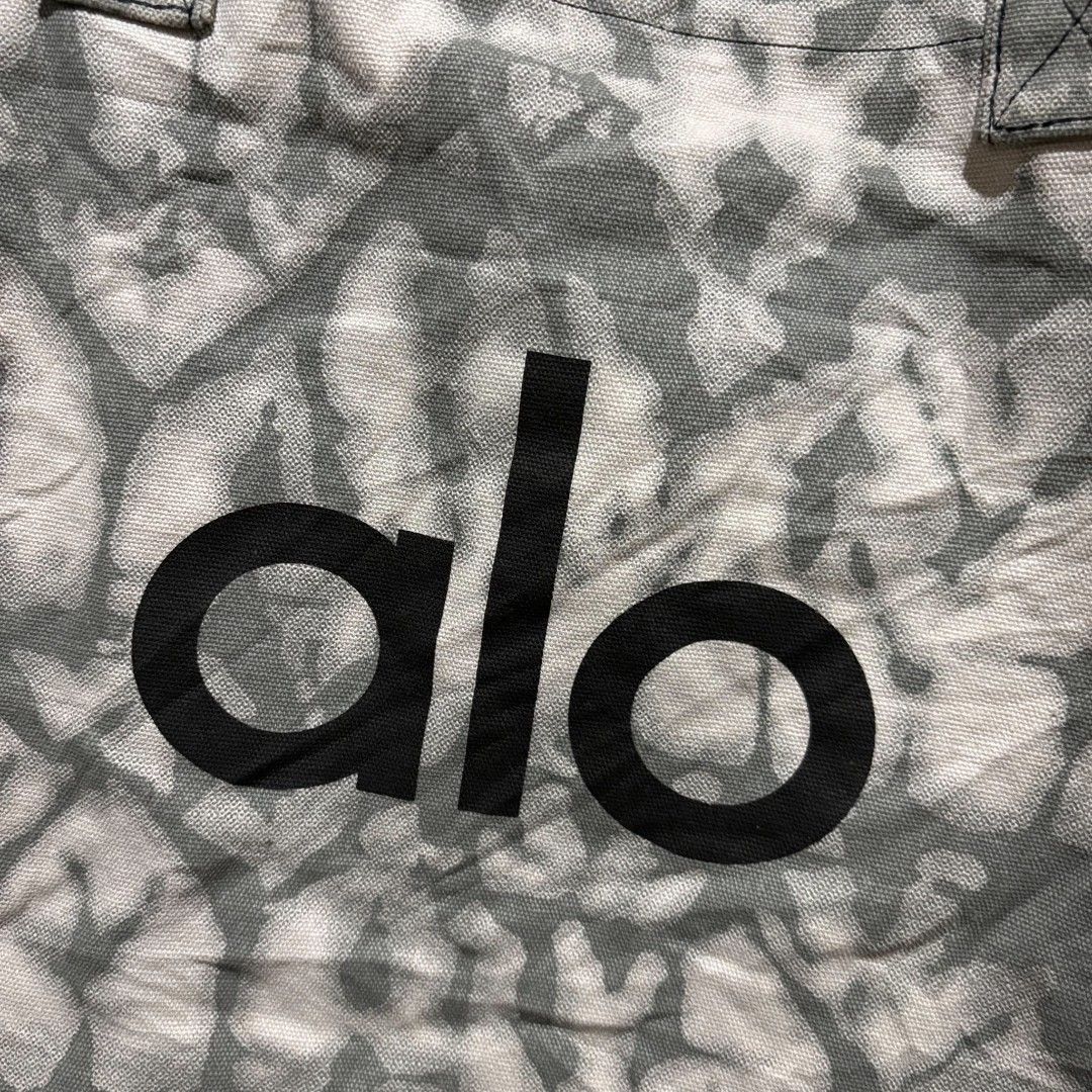 Alo Tote bag (Category: Tote Bags) located in Alburquerque. Submitted by abj_thriftshop (Listing ID 1464709739, Image 3). Description: xl size 2 available.