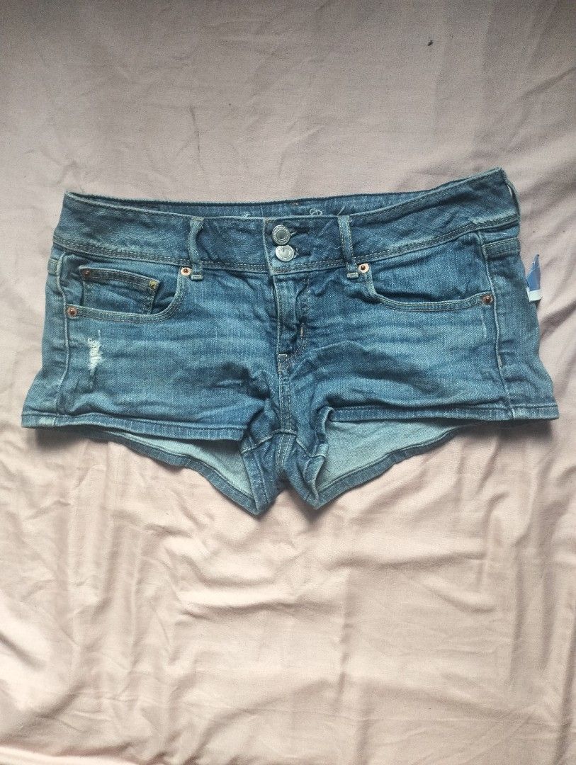 Americal Eagle Mini shorts (Category: Shorts) located in Cabanatuan. Submitted by luthien.thrifts.13 (Listing ID 1464659720, Image 1). Description: Size 28-30.