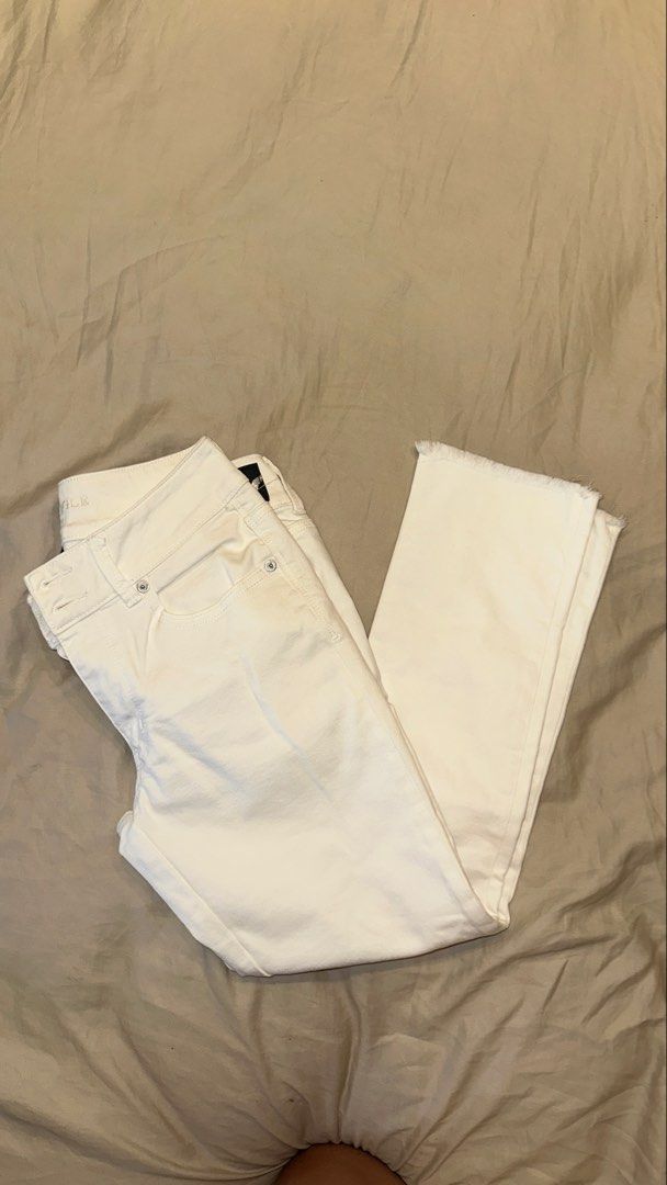 American Eagle White Jeans - Cropped Frayed Hem (Category: Jeans) located in Manila. Submitted by rottenmermaid (Listing ID 1464621259, Image 2). Description: -could be cut into capri pants -US size 6 on tag (fits a small) -send a dm for more photos.