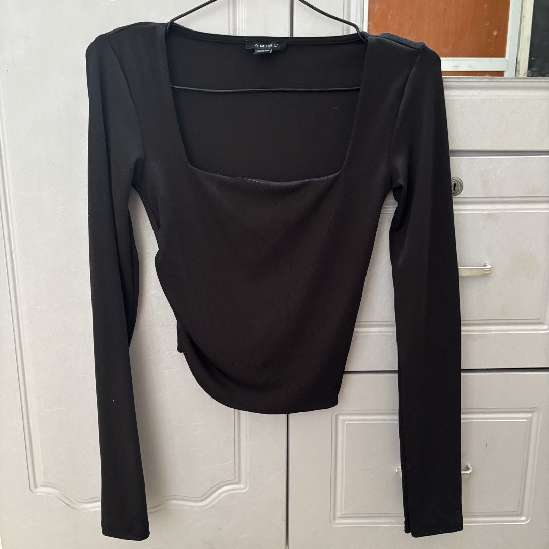Amisu Black Double Lining Squareneck Longsleeve (Category: Longsleeves) located in Binan City. Submitted by mypreloved_haul (Listing ID 1464627213, Image 1). Description: LAST PRICE POSTED! FOR SURE BUYERS ONLY.