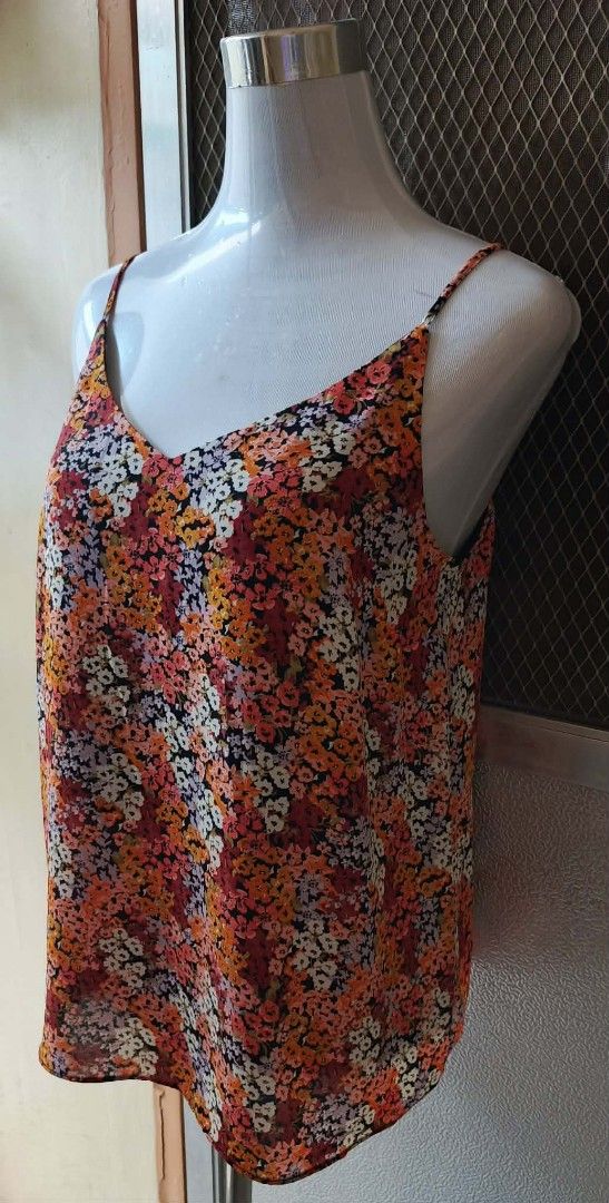 Anko Floral Cami Top (Category: Sleeveless) located in Cebu City. Submitted by violacloset (Listing ID 1464583615, Image 3). Description: Measurements: length: 25 width: 20.