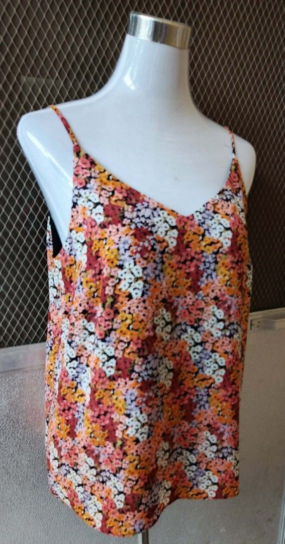 Anko Floral Cami Top (Category: Sleeveless) located in Cebu City. Submitted by violacloset (Listing ID 1464583615, Image 2). Description: Measurements: length: 25 width: 20.